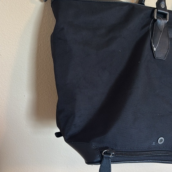 Lululemon large black duffle travel bag - Picture 6 of 16